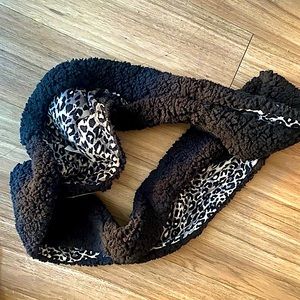 NWT Reversible Infinity Knit Scarf - Cuddl Duds